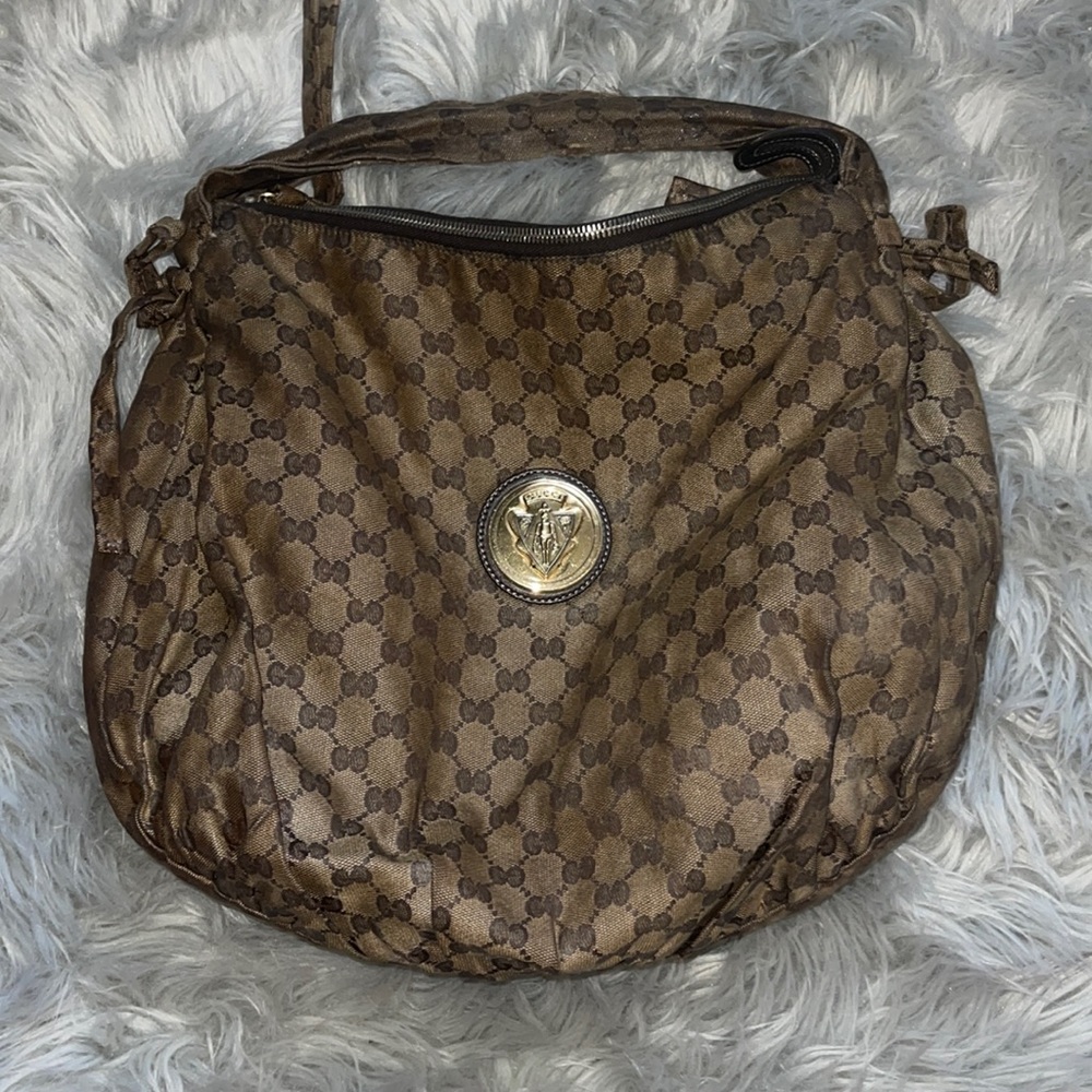 Used Gucci bag which comes with dust bag